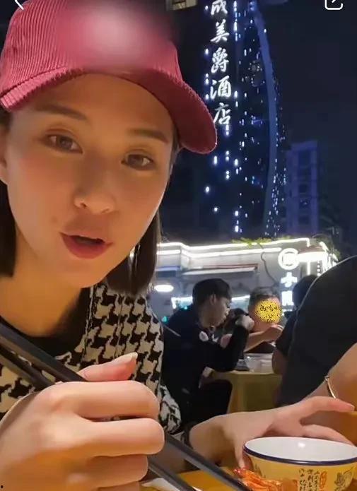 吃大瓜小媛,揭秘娱乐圈的甜蜜与苦涩